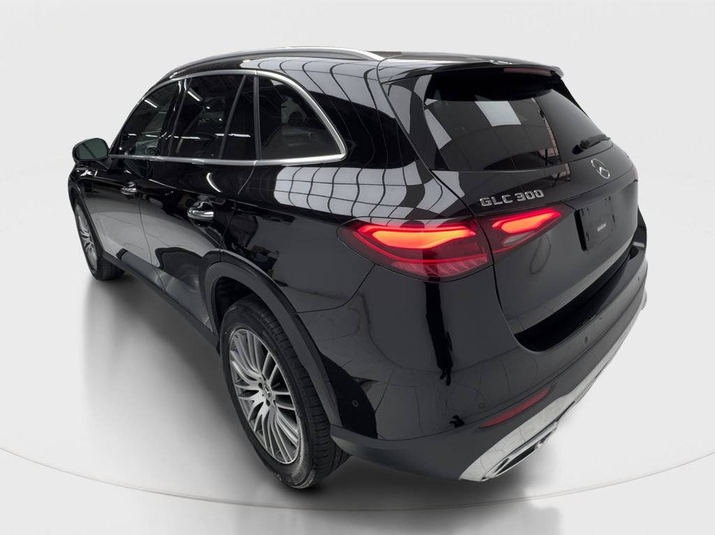 Used 2024 Mercedes-Benz GLC 300 4MATIC image 11
