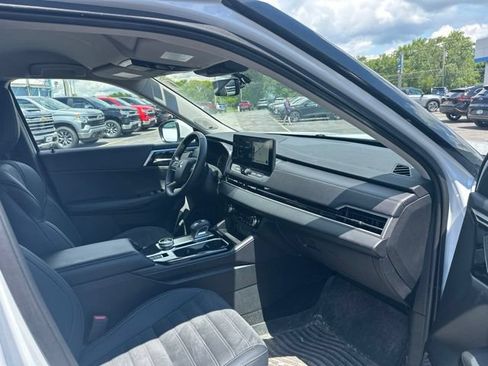Used 2025 Mitsubishi Outlander SE AWD/4WD image 16