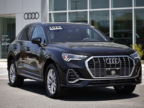 Certified 2025 Audi Q3 2.0T Premium w/ Convenience Package AWD/4WD image 2