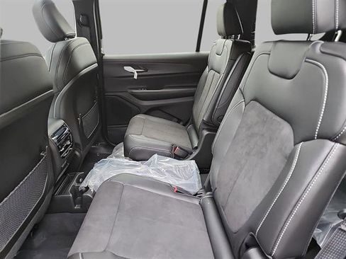 New 2025 Jeep Grand Cherokee L Altitude image 18