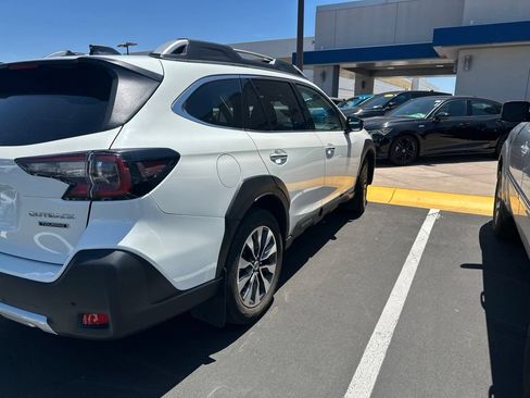 Used 2024 Subaru Outback Touring AWD/4WD image 5