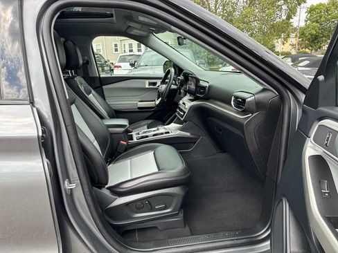 Used 2023 Ford Explorer XLT w/ Equipment Group 202A AWD/4WD image 9