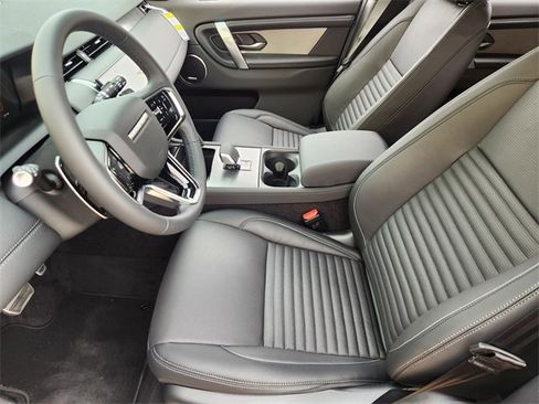 New 2026 Land Rover Discovery Sport Landmark image 9