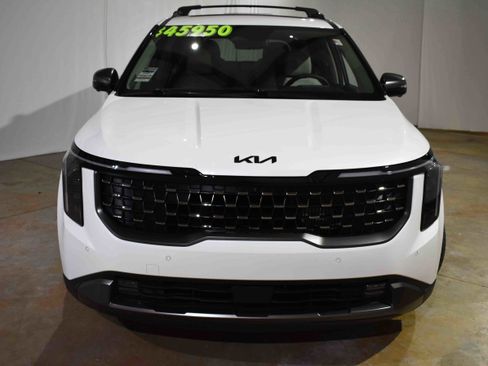 Used 2025 Kia Carnival SX Prestige image 4