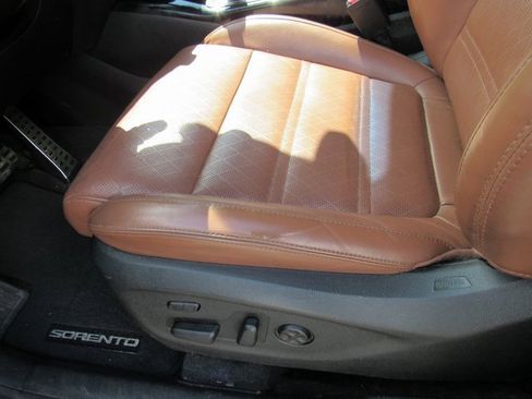 Used 2019 Kia Sorento SX image 14