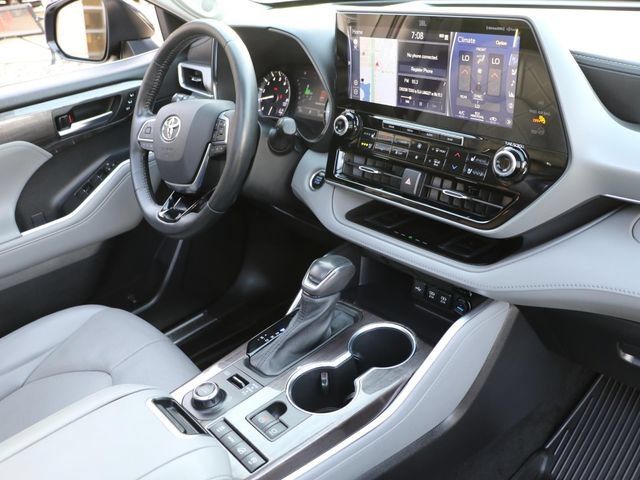 Used 2021 Toyota Highlander Platinum AWD/4WD image 12