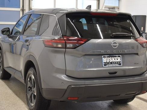 Used 2025 Nissan Rogue SV image 10