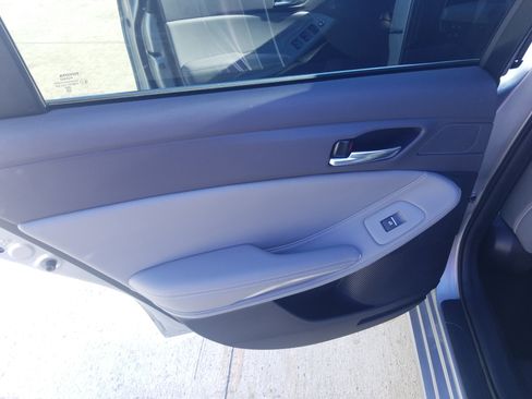 Used 2022 Toyota Avalon XLE image 11