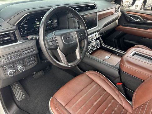Used 2023 GMC Yukon XL Denali Ultimate image 10