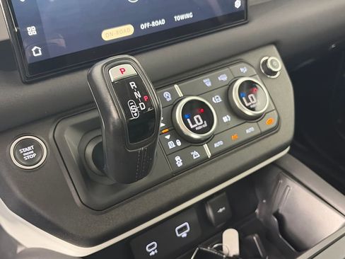 Used 2022 Land Rover Defender 110 image 21