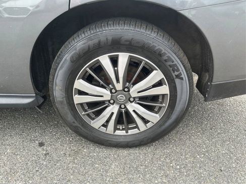Used 2019 Nissan Pathfinder SV image 18