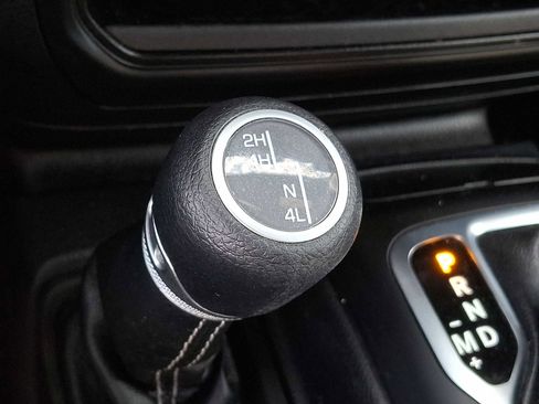 Used 2018 Jeep Wrangler Unlimited Sahara image 18