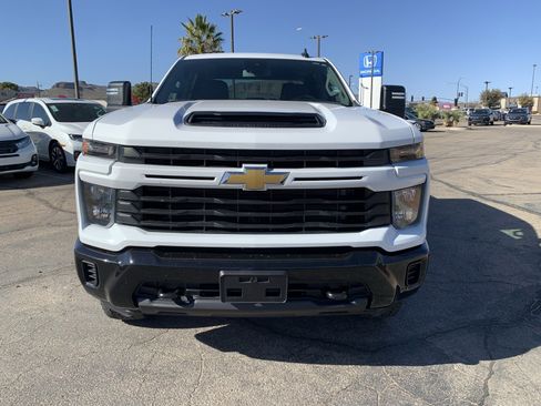 Used 2024 Chevrolet Silverado 2500 Custom w/ Custom Value Package image 4
