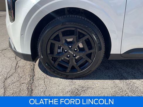 Used 2025 Kia Carnival SX Prestige image 28