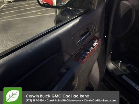 Used 2011 Chevrolet Avalanche LTZ image 12