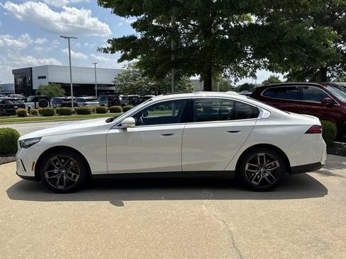 Used 2026 BMW 530i xDrive AWD/4WD image 2