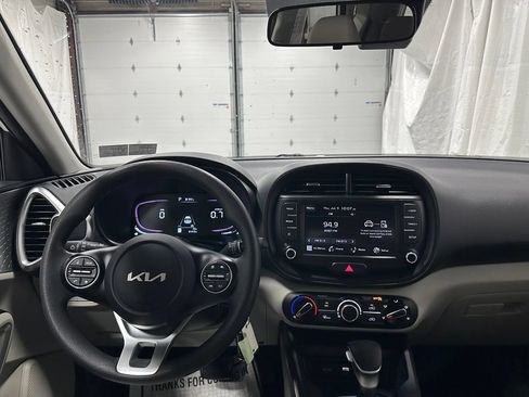 Used 2023 Kia Soul LX w/ LX Technology Package FWD image 16