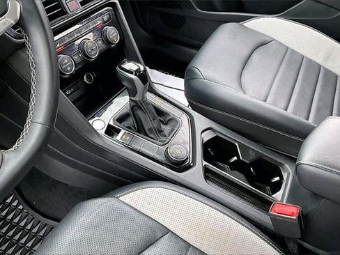 Used 2022 Volkswagen Taos SEL image 18