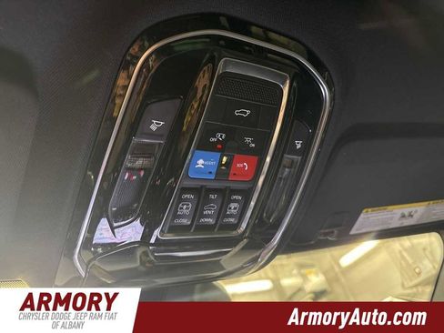 Used 2022 Jeep Grand Cherokee Overland w/ Luxury Tech Group IV image 23