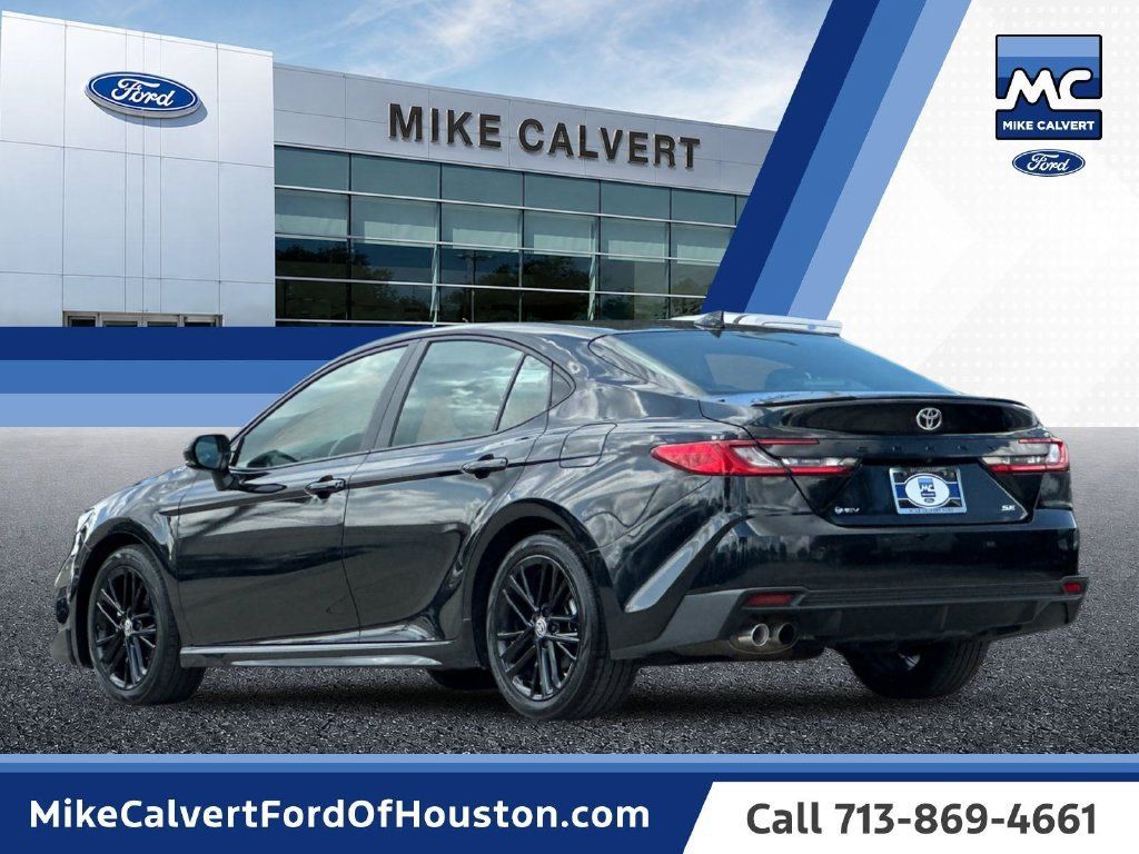 Used 2025 Toyota Camry SE FWD image 3