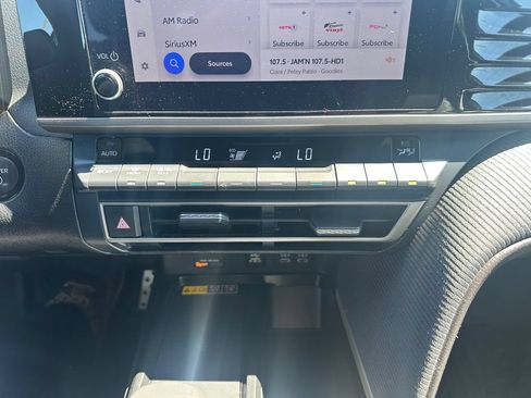 Used 2025 Toyota Camry SE FWD image 17