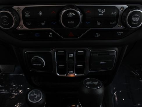 Used 2025 Jeep Wrangler Unlimited Sahara AWD/4WD image 6