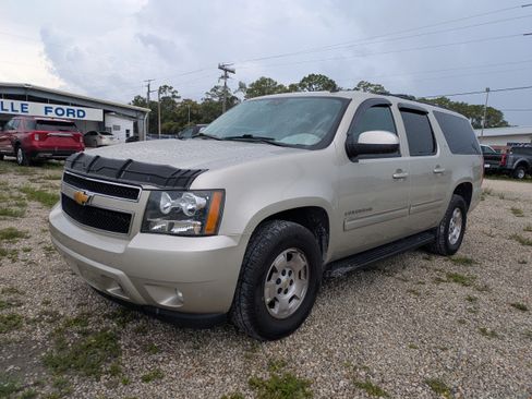 Used 2014 Chevrolet Suburban LT RWD image 8