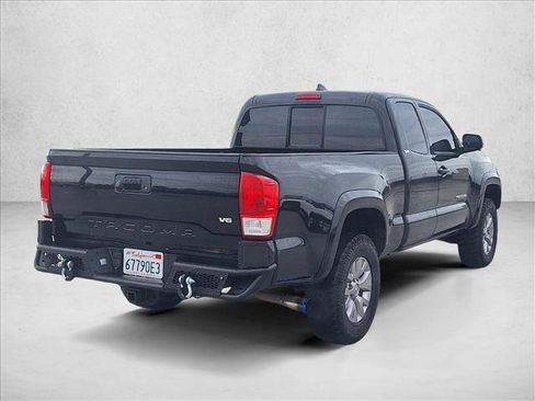 Used 2018 Toyota Tacoma SR5 image 5