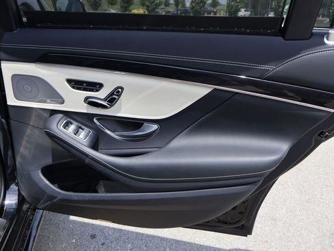 Used 2020 Mercedes-Benz S 560 4MATIC Sedan image 16