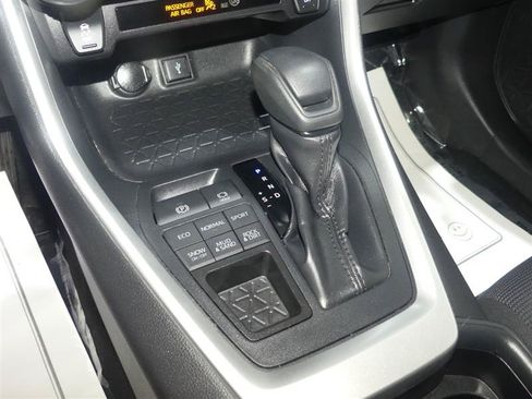 Used 2020 Toyota RAV4 LE w/ All Weather Liner Package AWD/4WD image 38