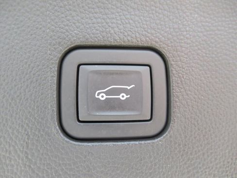 Used 2020 Buick Enclave Premium w/ Sun and Sites Package FWD image 36