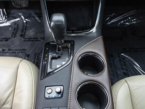 Used 2015 Toyota Avalon XLE Touring image 19