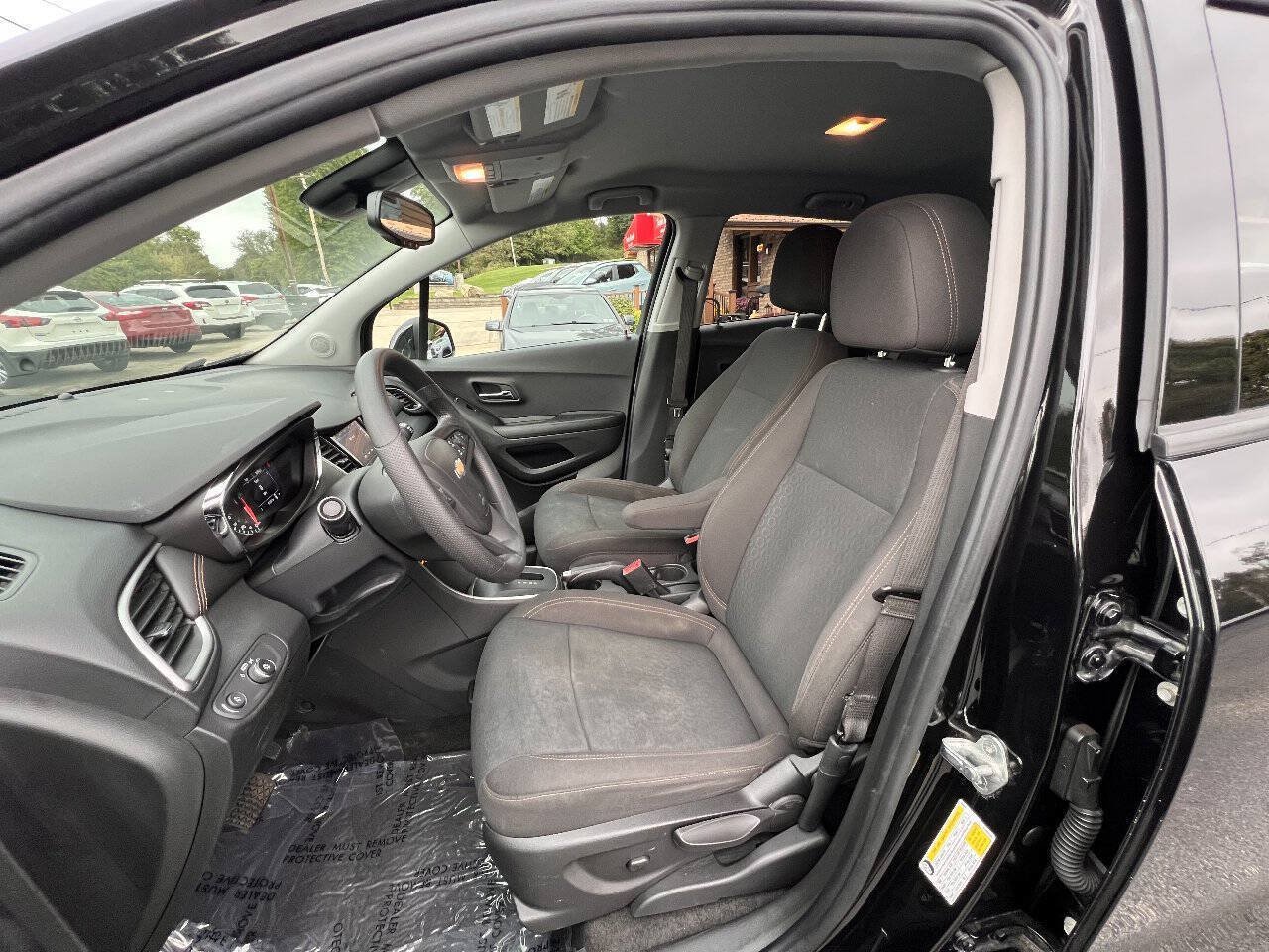 Used 2021 Chevrolet Trax LS w/ Tint and Cruise Package AWD/4WD image 15