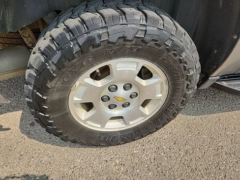 Used 2012 Chevrolet Suburban LS w/ Convenience Package 1 AWD/4WD image 35