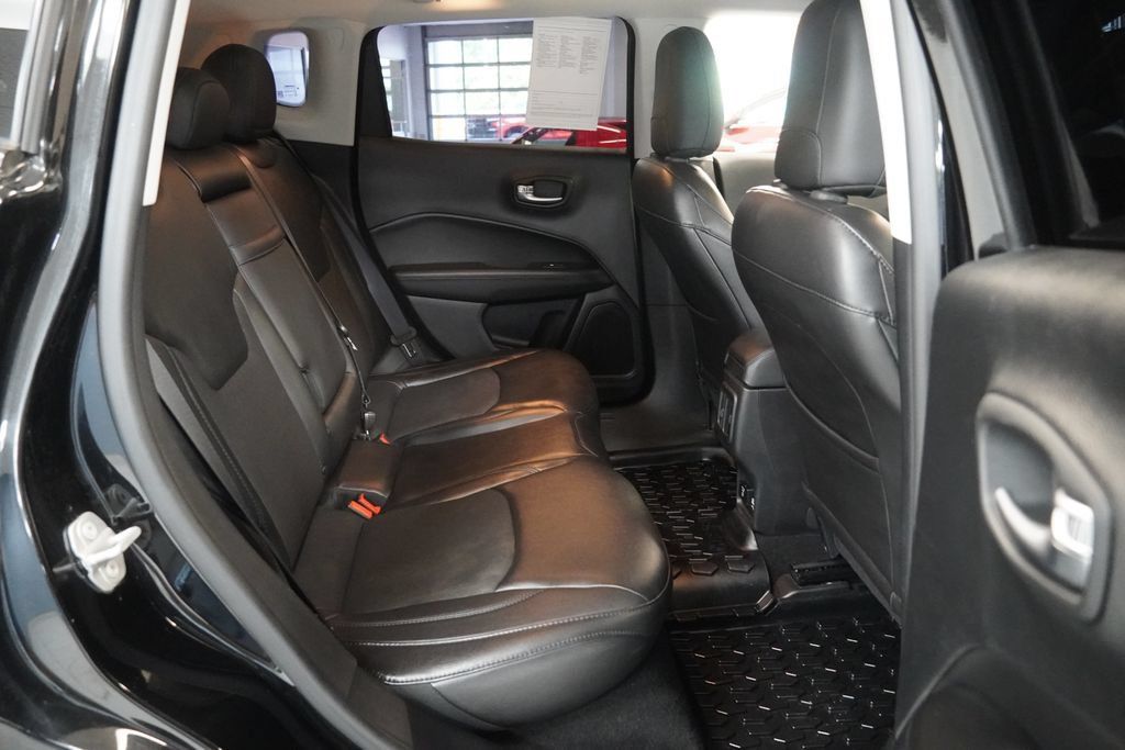 Used 2018 Jeep Compass Latitude w/ Popular Equipment Group AWD/4WD image 30