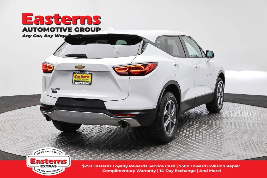 Used 2025 Chevrolet Blazer LT FWD image 6