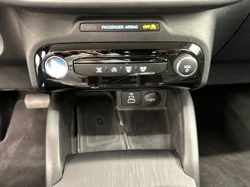 Certified 2025 Ford Escape Platinum image 36