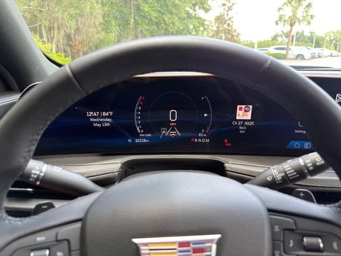 Used 2025 Cadillac XT4 Premium Luxury FWD image 16