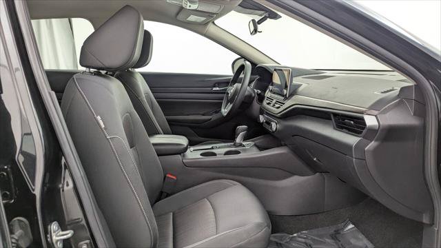 Used 2025 Nissan Altima 2.5 SV FWD image 21