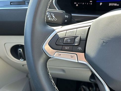 Used 2023 Volkswagen Tiguan SE w/ Panoramic Sunroof Package image 26