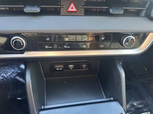 Used 2024 Kia Sportage LX image 11