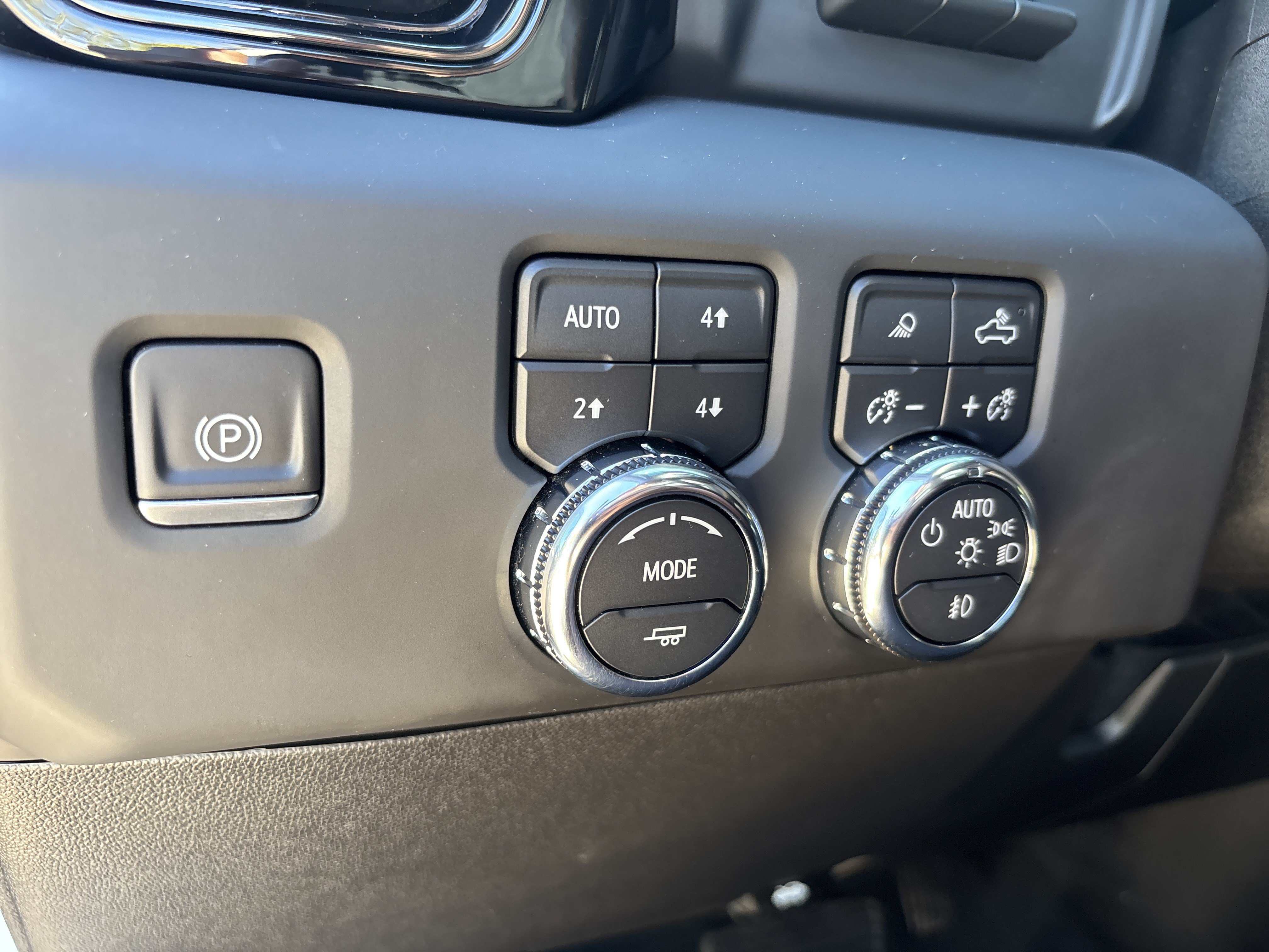 Used 2024 GMC Sierra 2500 AT4 w/ AT4 Premium Plus Package AWD/4WD image 24