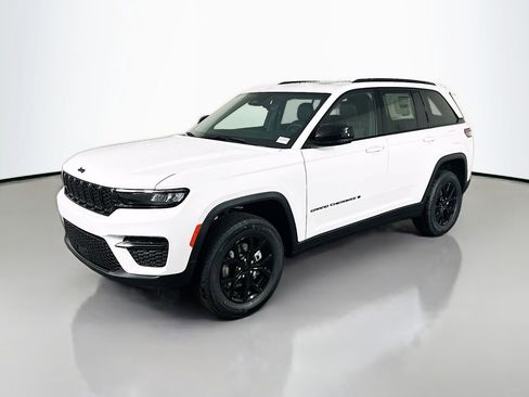 New 2025 Jeep Grand Cherokee Altitude image 3