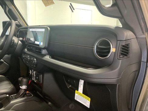 New 2025 Jeep Gladiator Sport image 10