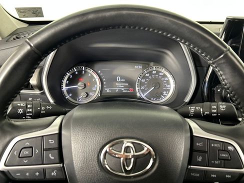 Used 2024 Toyota Highlander XLE image 11