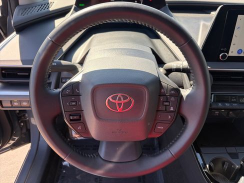 Used 2025 Toyota Prius LE FWD image 12