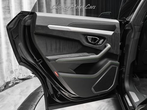Used 2020 Lamborghini Urus image 35