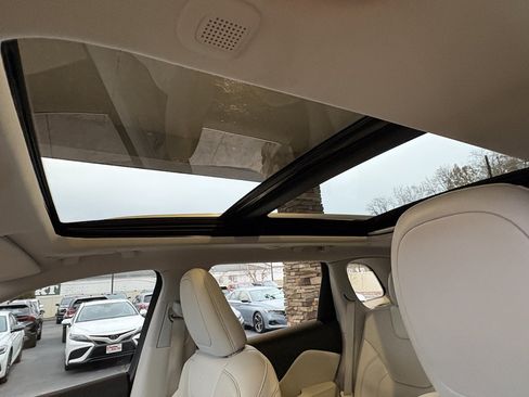 Used 2019 Jeep Cherokee Limited image 22