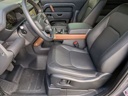 Certified 2023 Land Rover Defender 90 X-Dynamic SE image 17