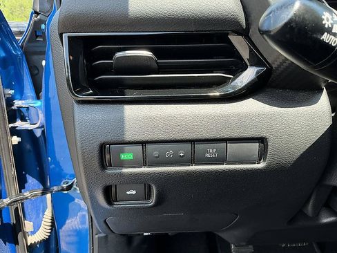 Used 2023 Nissan Sentra SV FWD image 13